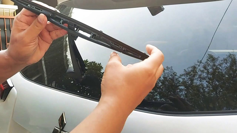 To remove the wiper blade